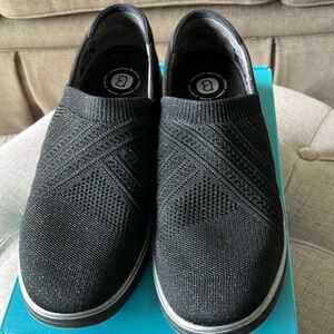 BZEES TRIUMPH BLACK 8.5 M Shoes